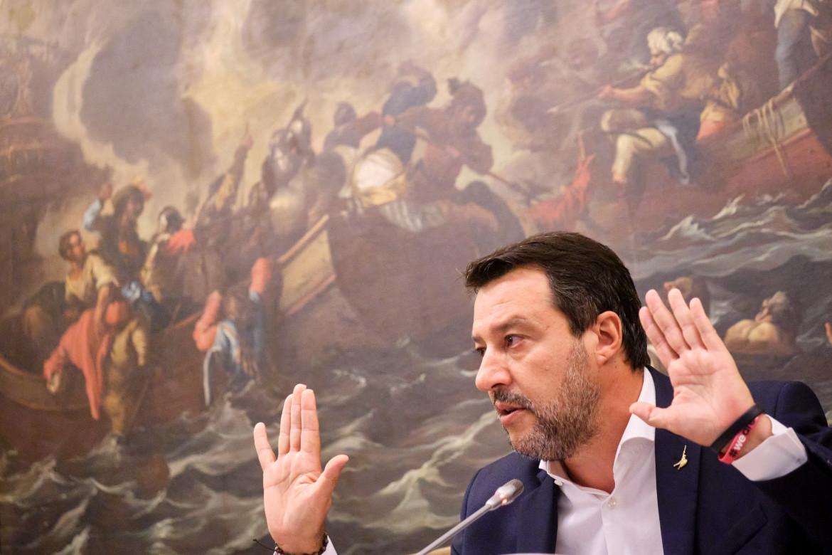 Salvini sgambetta il premier. E chiede un reset del governo