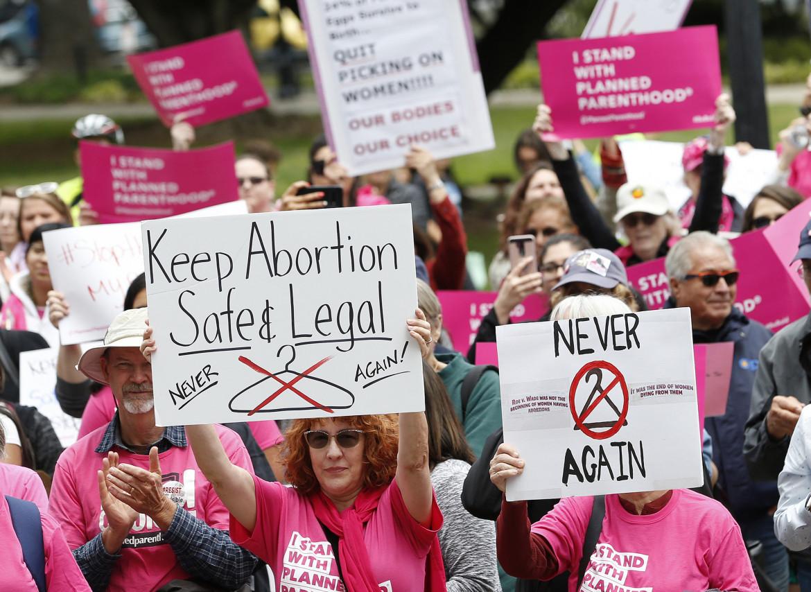 Il Senato approva, il Connecticut diventa Stato-rifugio per le donne che intendono abortire