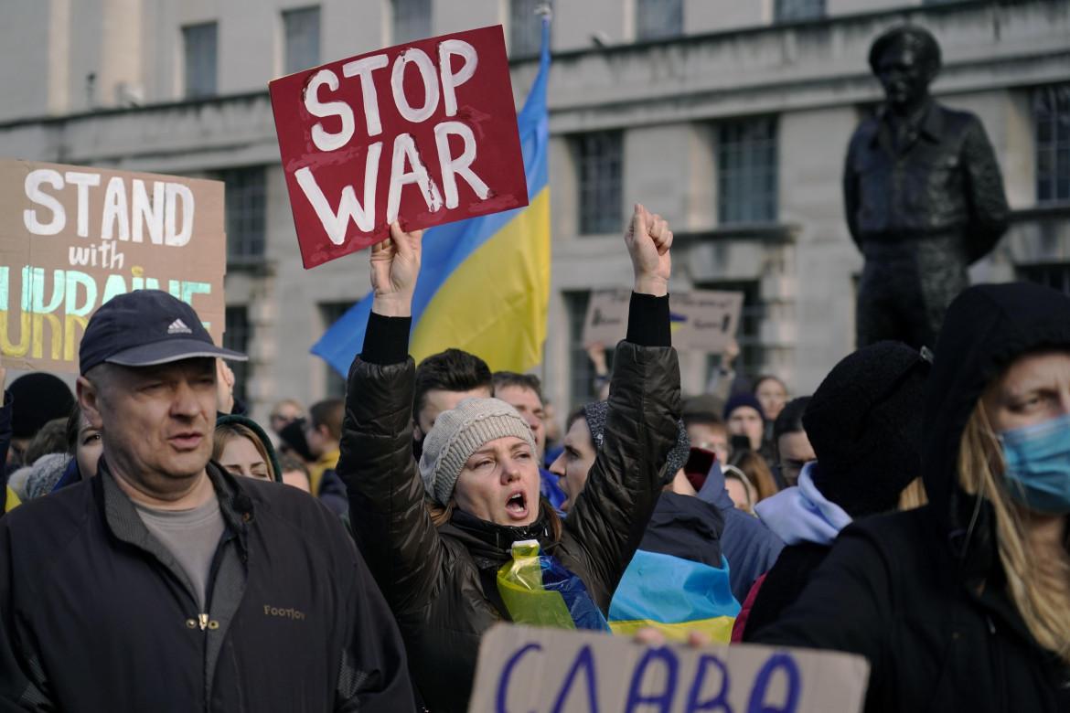 Un movimento per fermare in Europa la guerra di Putin. E la Nato