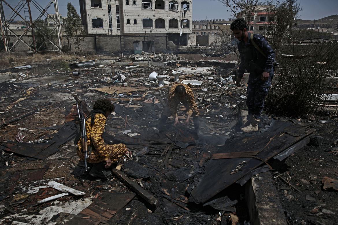 Missili Houthi sfiorano la F1, bombe saudite sullo Yemen