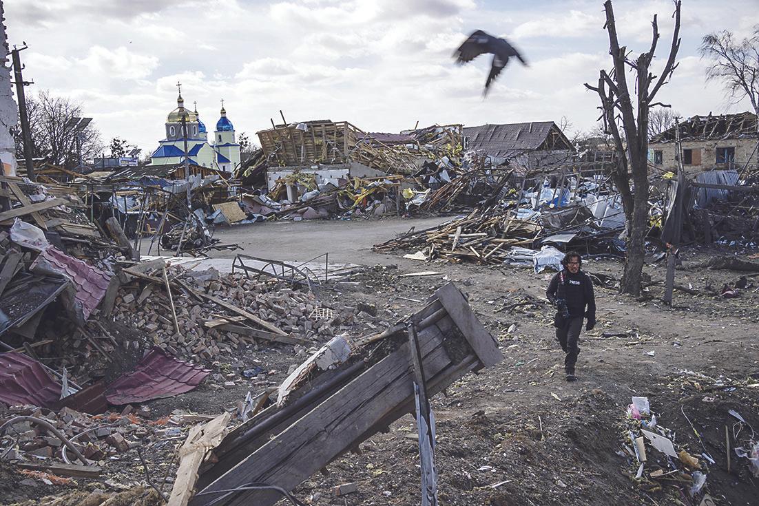 La distruzione alla periferia di Kiev il 27 marzo 2022, foto Ap