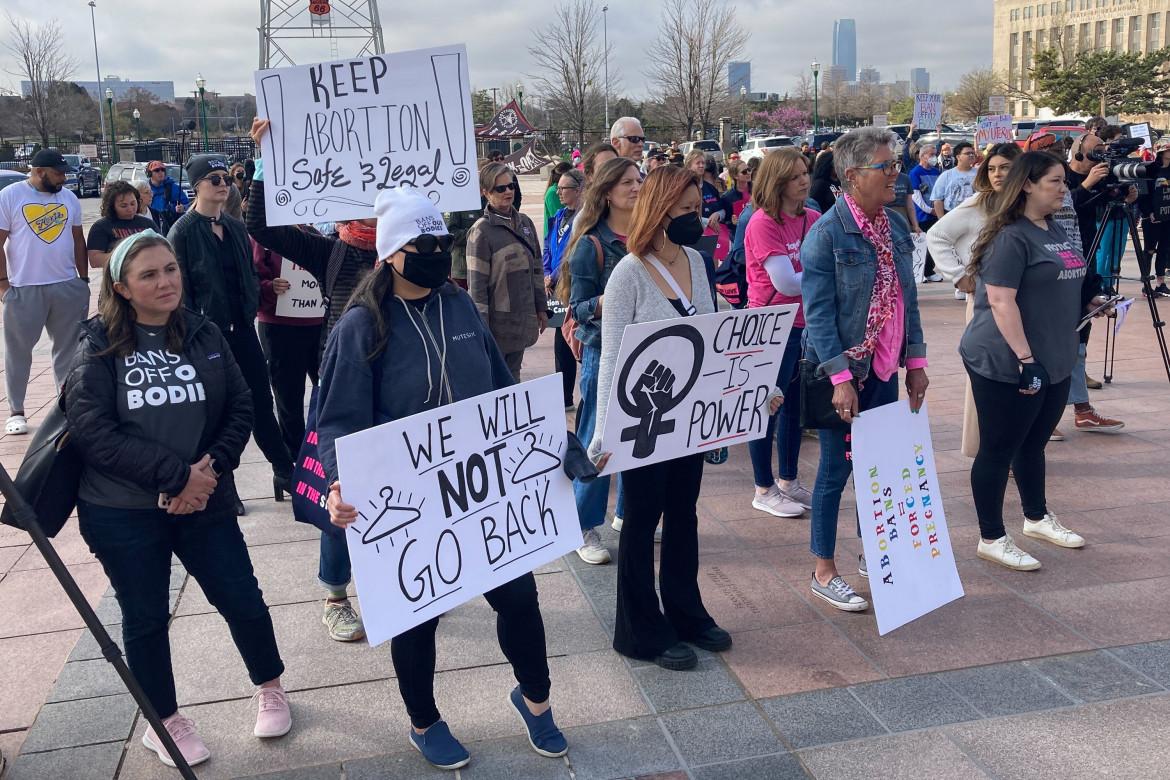 Aborto vietato, l’Oklahoma non è più un rifugio sicuro