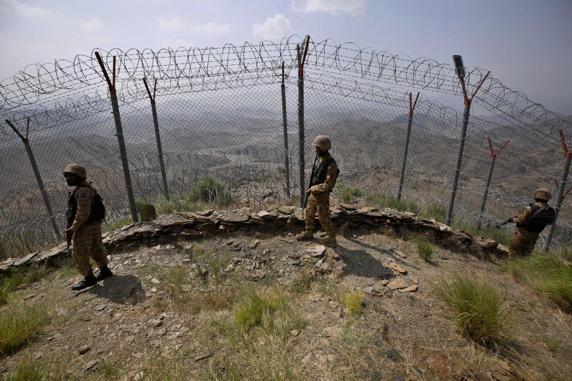 Pakistan, scontri tra esercito e talebani