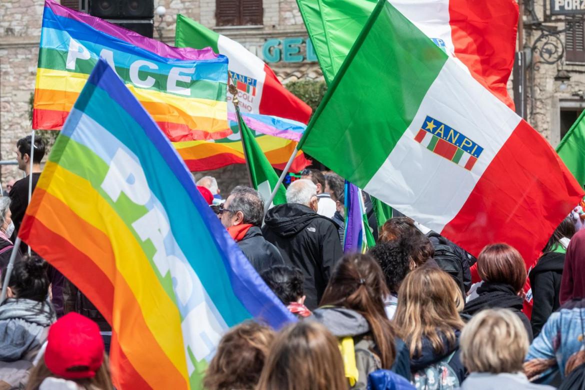 Da Perugia ad Assisi sfila la voglia di pace. «50mila in piazza in Italia»