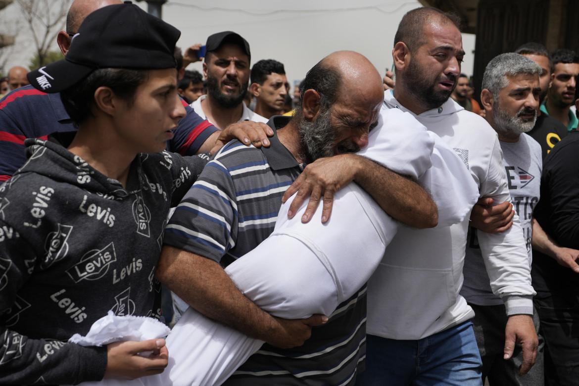 Migranti speronati dalla marina, in Libano esplode la protesta