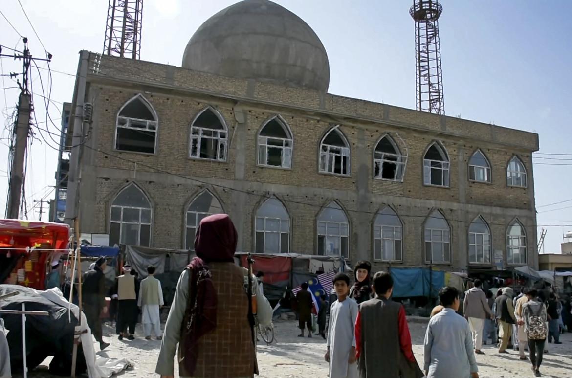 Dopo le scuole, le moschee. In Afghanistan continua la strage di Hazara