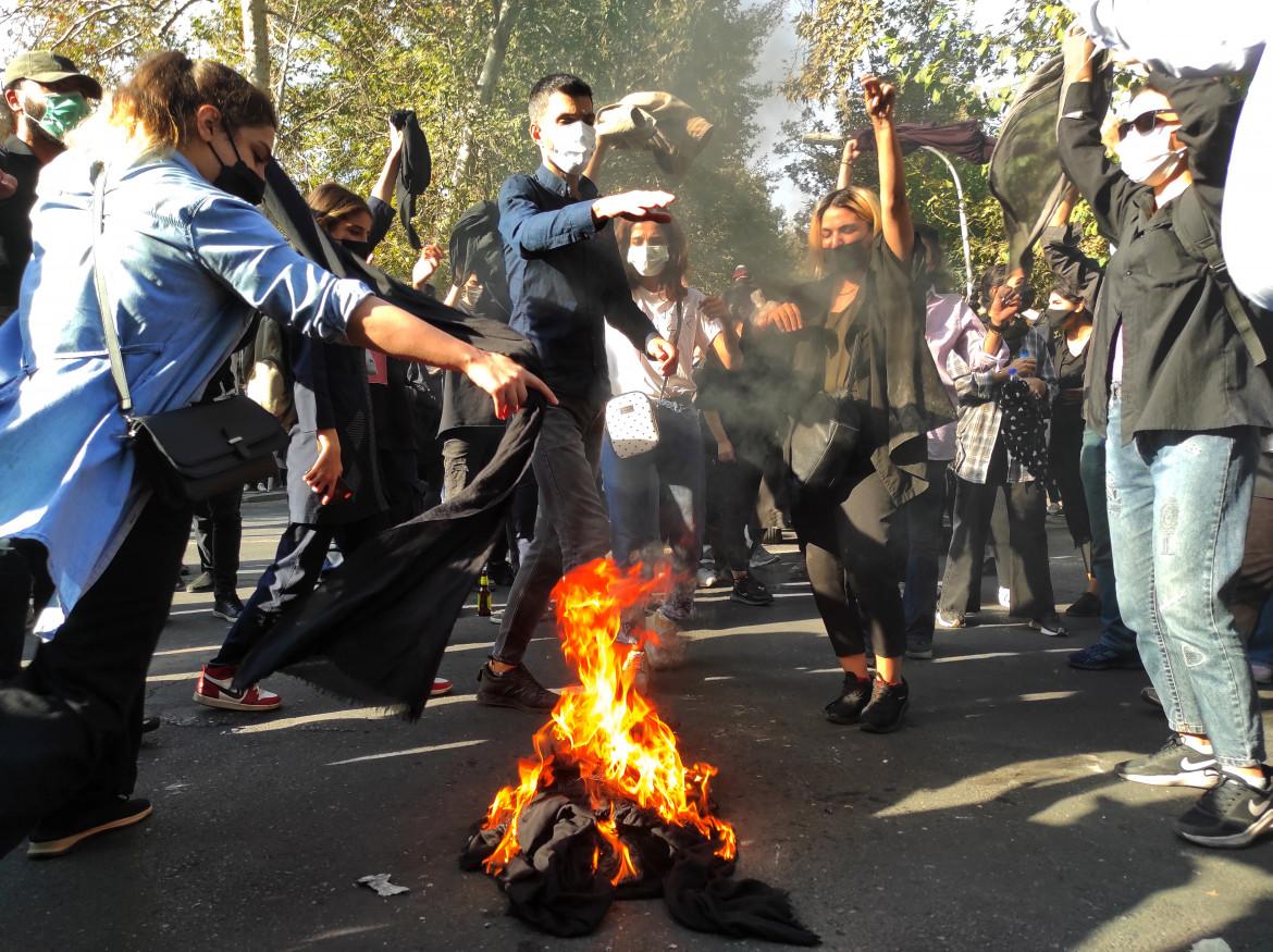 «La rivolta delle donne trasformerà l’Iran»