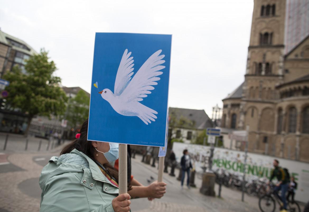 Per fermare la guerra una nuova conferenza di Helsinki per la pace