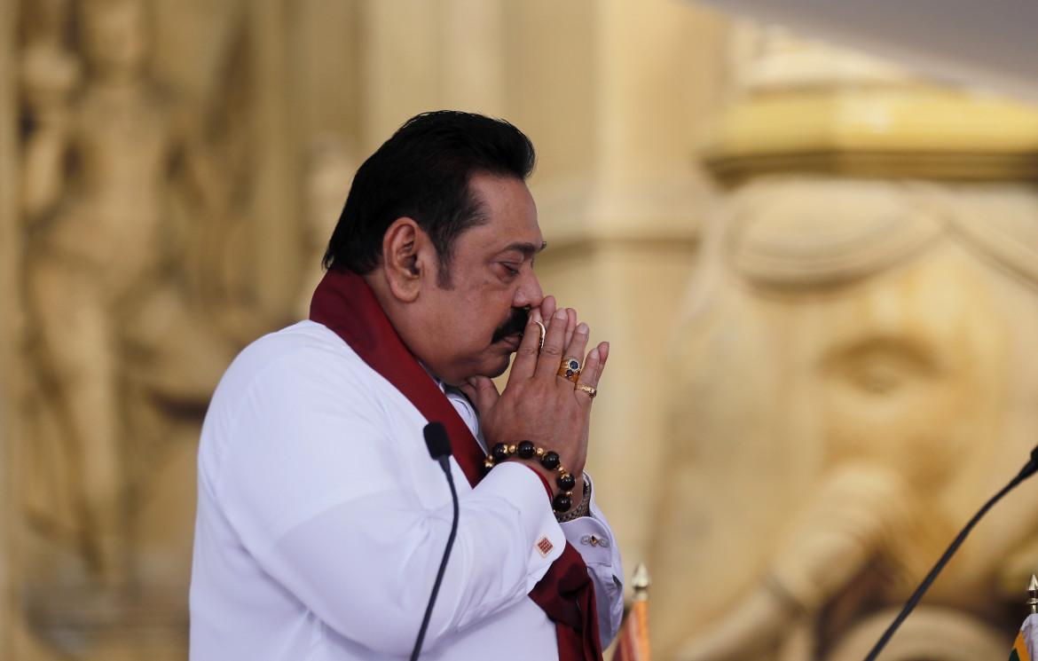 Sri Lanka, proteste e scontri in piazza. Si dimette il primo ministro Rajapaksa