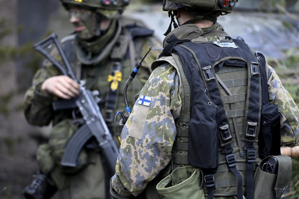 La Finlandia brucia i tempi e chiede di aderire alla Nato