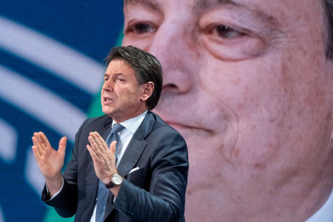 Letta e Conte si ritrovano: «Draghi arriverà fino al 2023»