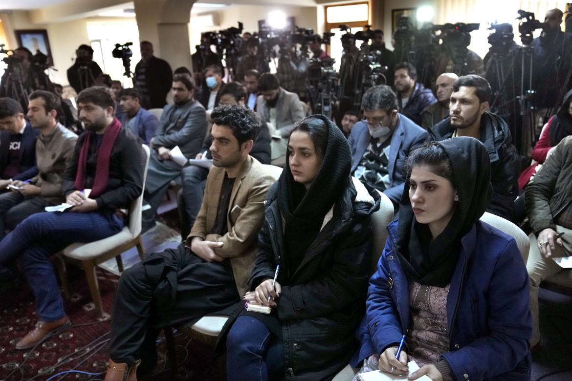 Il silenzio e la paura dei giornalisti. Vietate le critiche ai Talebani