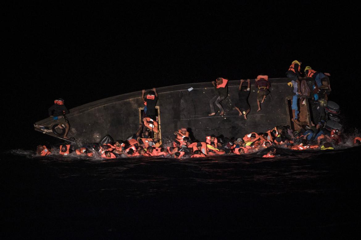 Nel Mediterraneo due naufragi in una notte: 76 morti, 134 superstiti