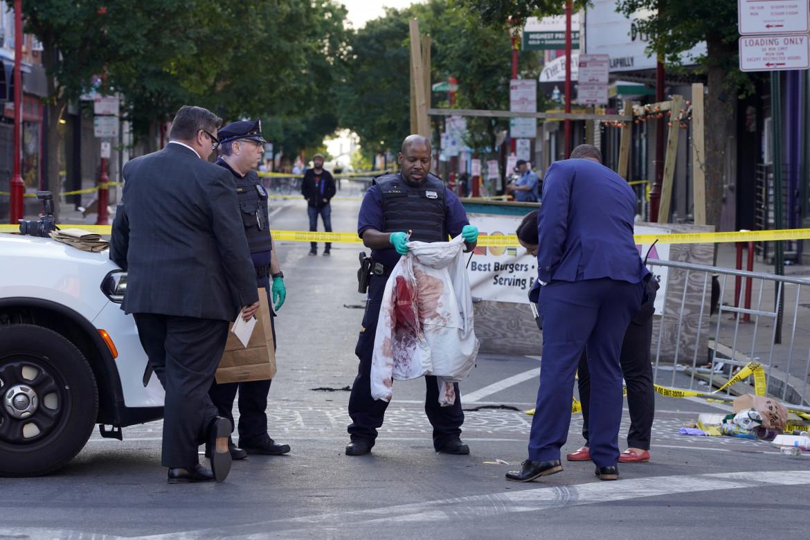 Weekend di mass shooting: sei morti e decine di feriti da Philly a Phoenix