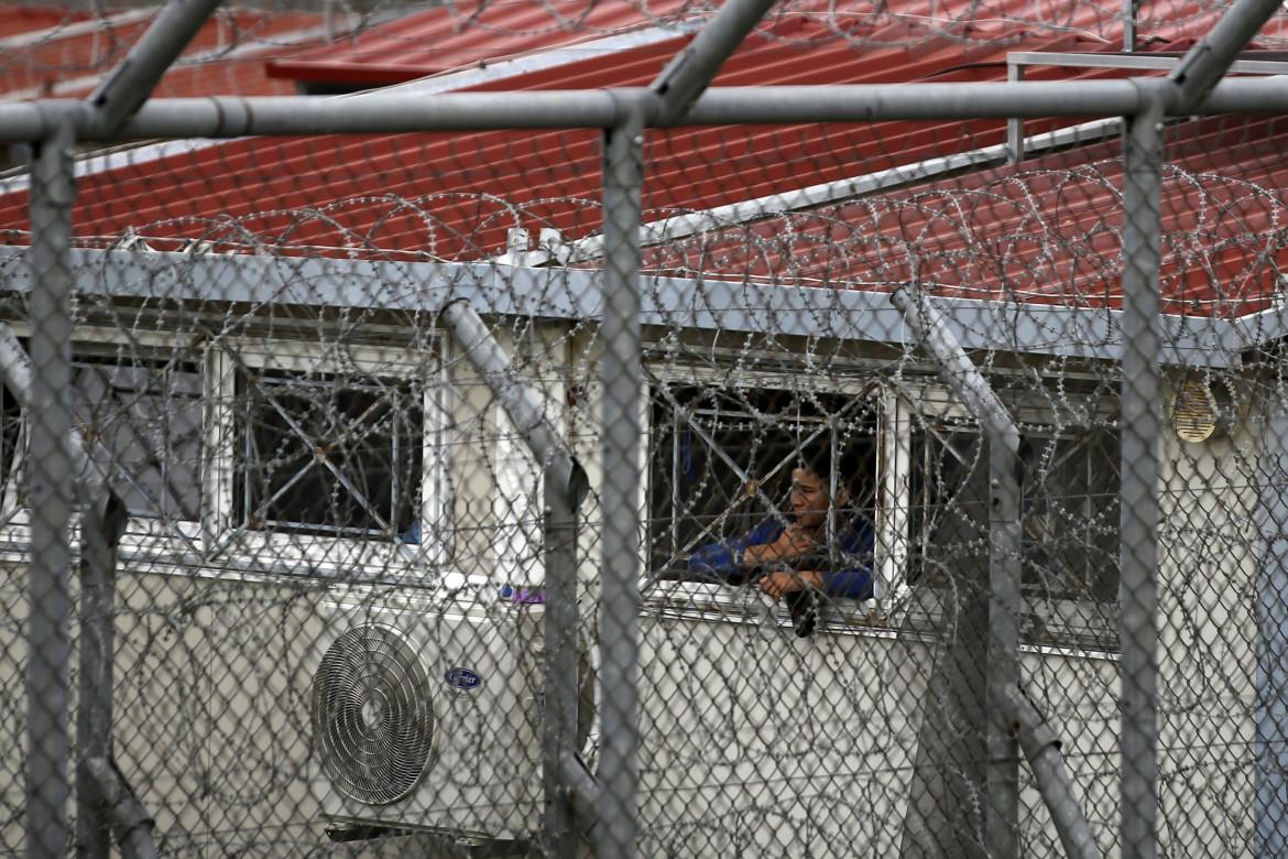 La polizia greca sotto accusa: «Richiedenti asilo usati per fare il lavoro sporco»