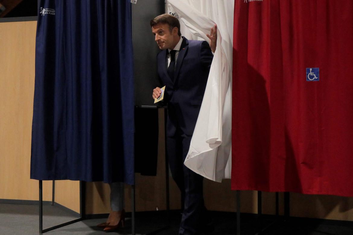 Macron è un gallo zoppo, la Francia rischia la paralisi