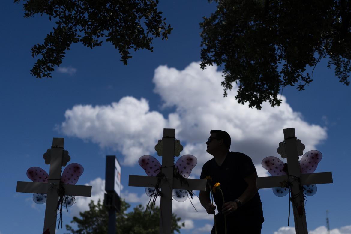Lutto per la sparatoria a Uvalde, Texas, foto Ap