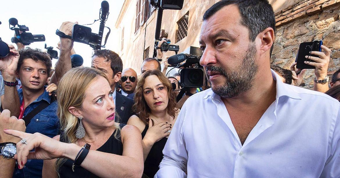 Salvini e Meloni, abbracci per nascondere le liti