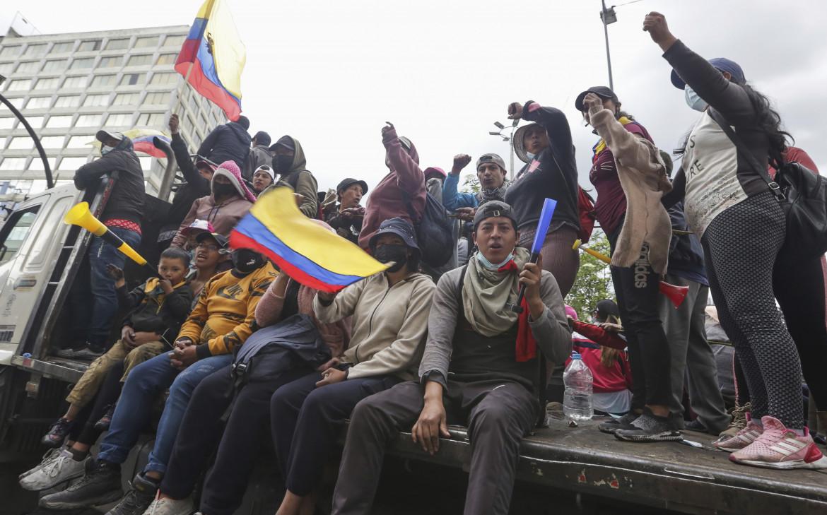 Ecuador, Lasso la scampa.  Gli indigeni strappano il patto