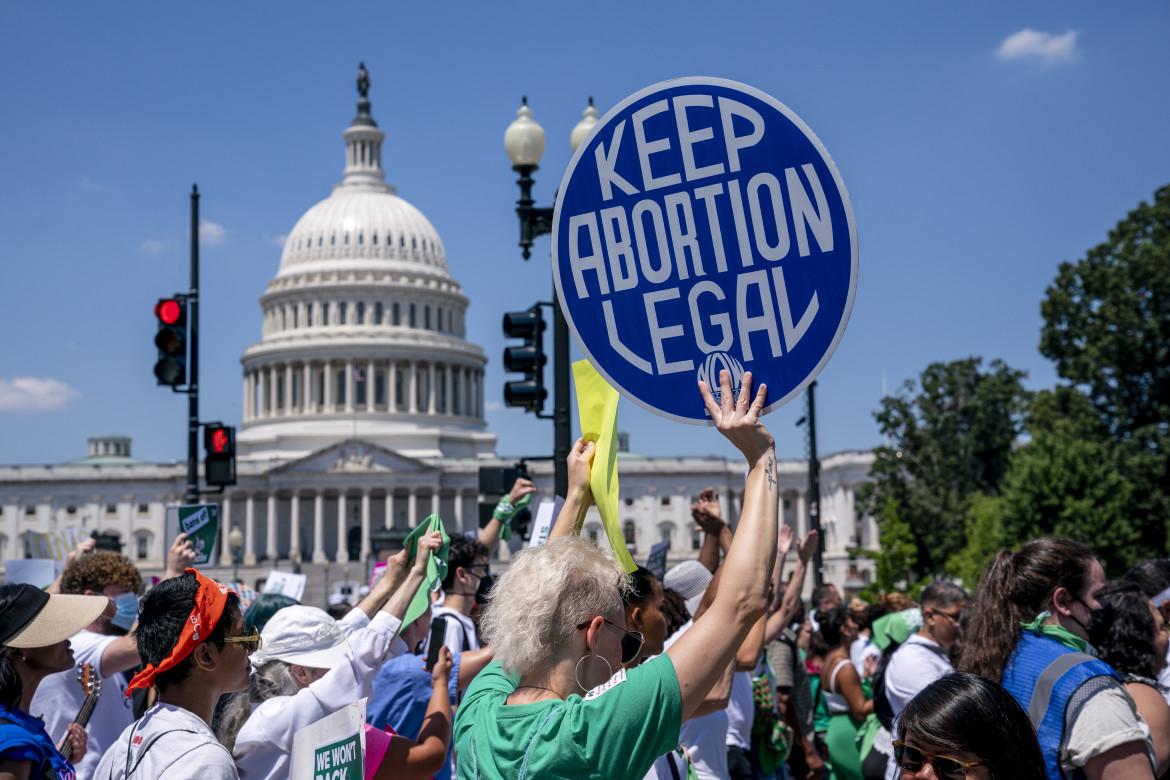I diritti dopo la sentenza Usa sull’aborto: le leggi non bastano, c’è bisogno della lotta