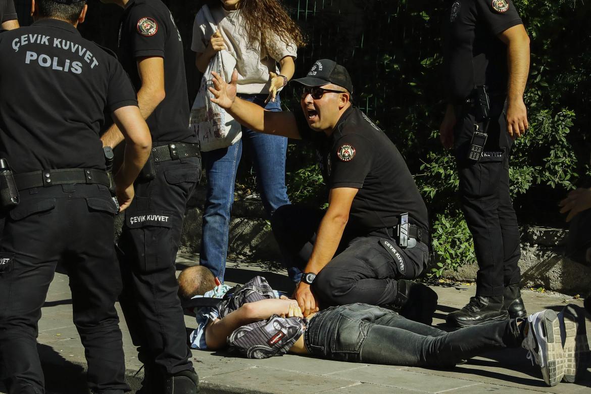 Arresti, multe e condanne mentre Roma faceva affari con Ankara