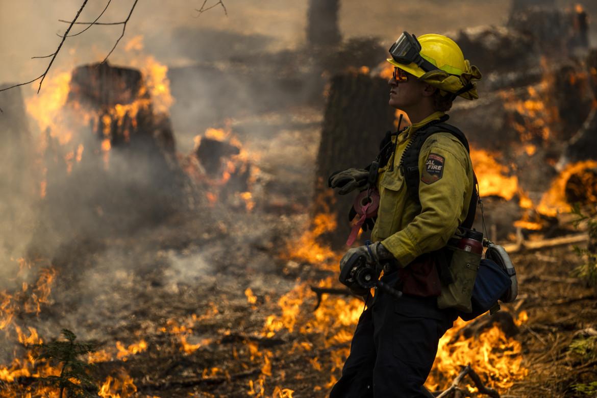 La California è in fiamme dopo 10 anni senza pioggia