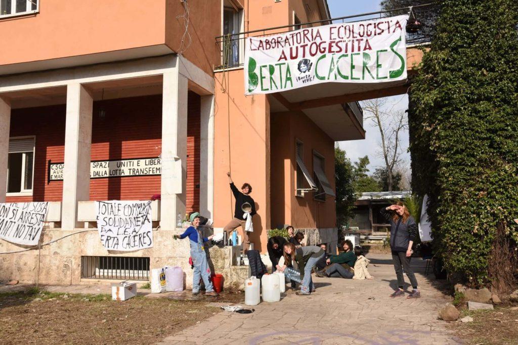 Roma, ri-sgomberata l’occupazione ecologista Berta Cáceres