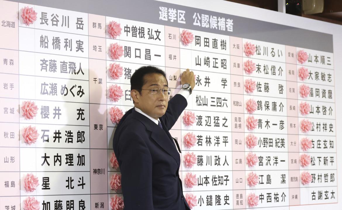 Kishida vince e rivoluziona: basta pacifismo, più armi