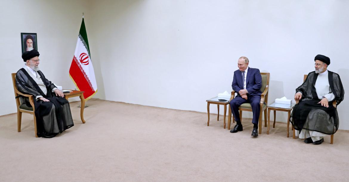 Putin da Khamenei al vertice di Tehran, foto Ap