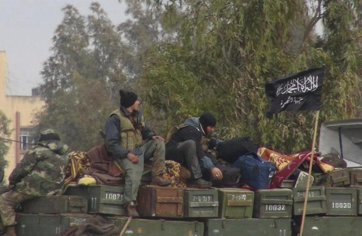 Miliziani del qaedista ex Fronte Al-Nusra a Idlib, in Siria foto Ap
