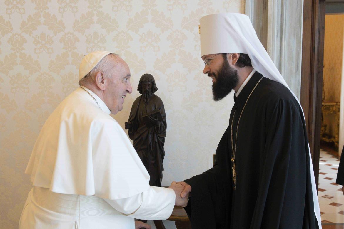 Papa Francesco  vede il “ministro  degli esteri” di Kirill