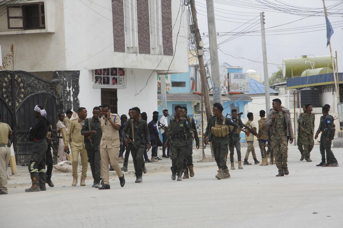 Al Shabaab all’assalto a Mogadiscio, venti i morti