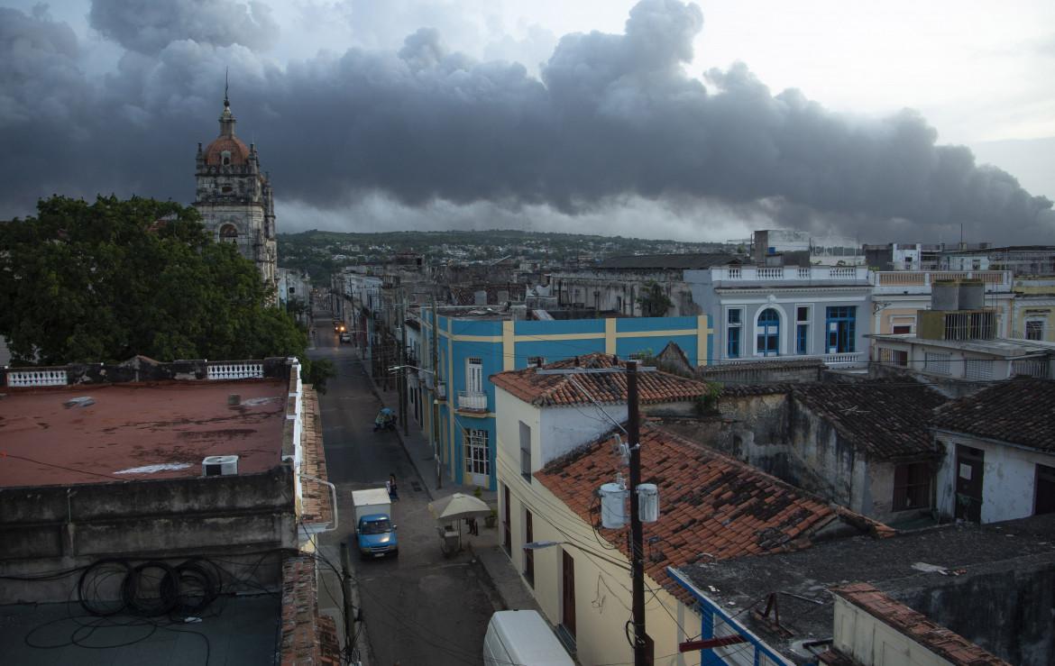 L’incendio più grande di sempre devasta Cuba