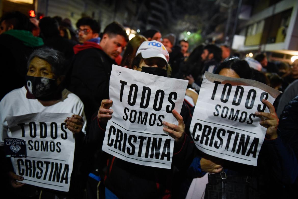 Kirchner illesa, ma la politica dell’odio irrompe in Argentina