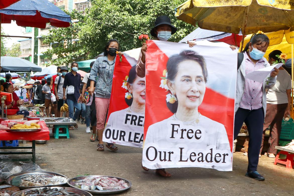 Altri tre anni di carcere e lavori forzati  a Aung San Suu Kyi