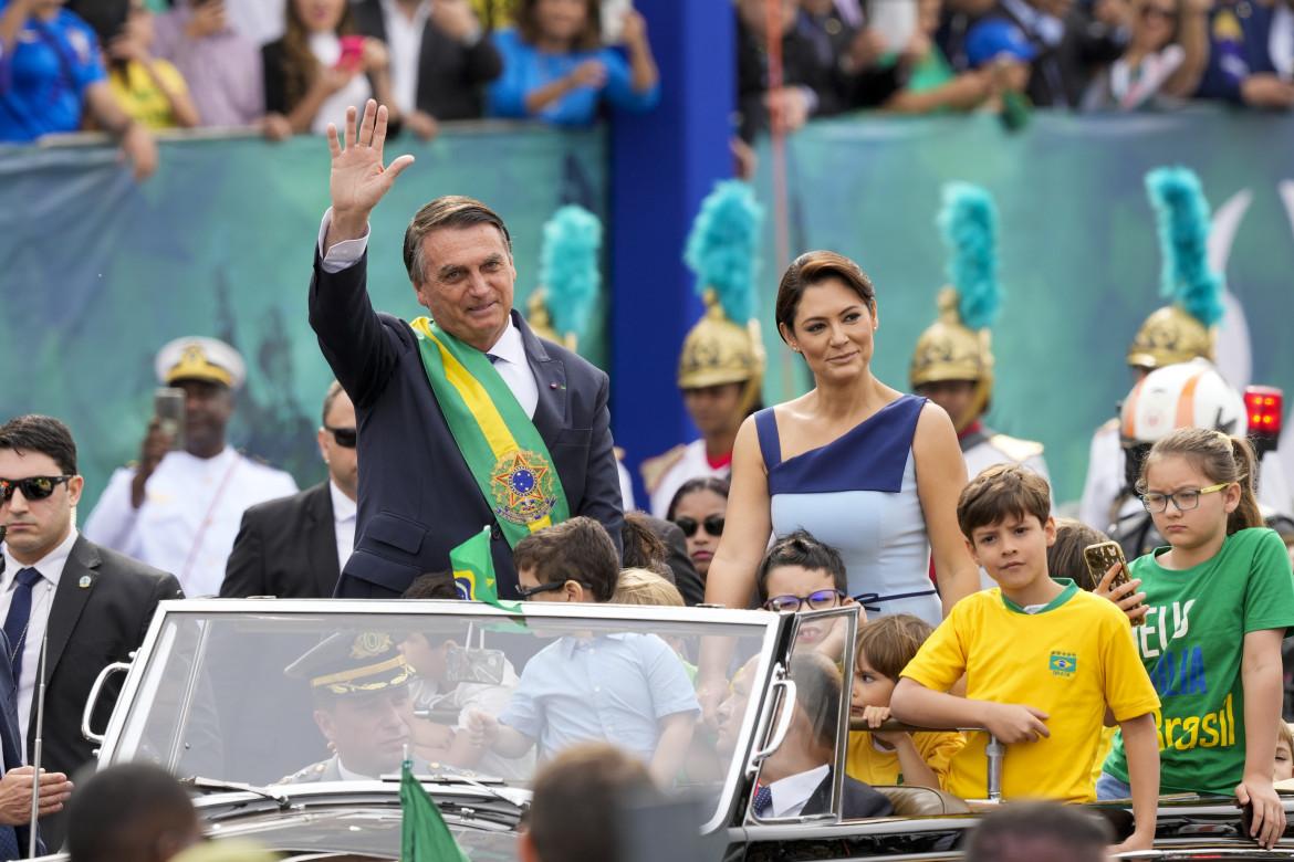 Brasile, per i 200 anni di indipendenza sfilano i Bolsonaro boys
