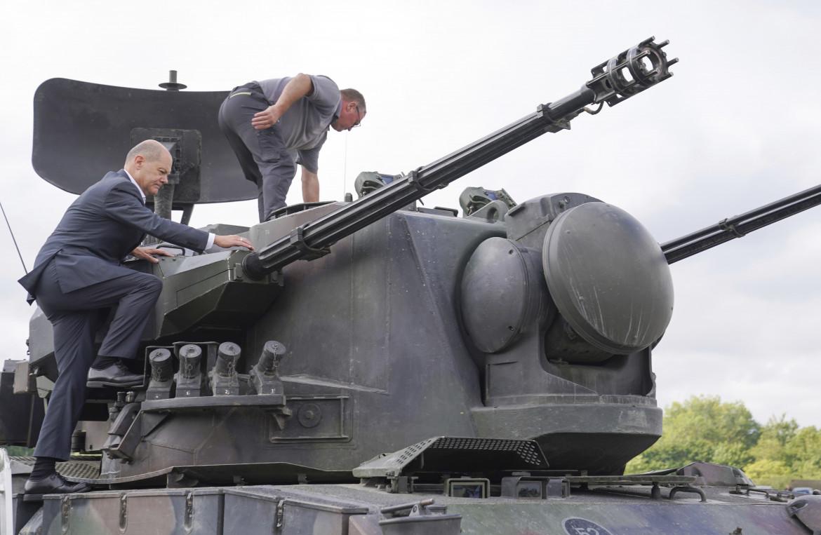 «Germania potenza militare». La locomotiva mette i cingoli