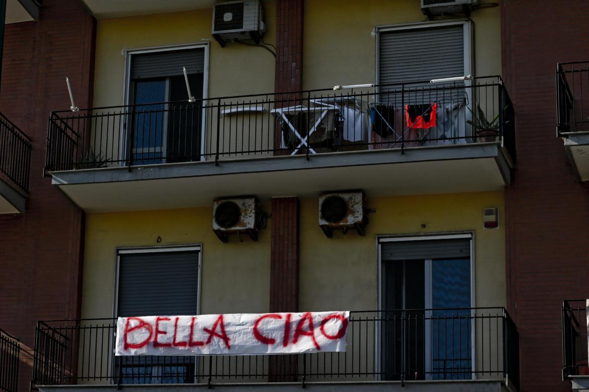 Bagnoli, la manifestazione contro il comizio di Meloni: «Niente passerelle elettorali nelle strade del quartiere»