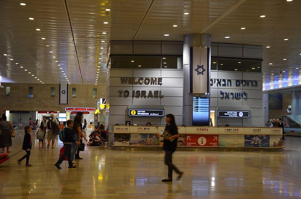 Nuove norme per gli stranieri in Cisgiordania, dovranno informare Israele anche delle relazioni con palestinesi