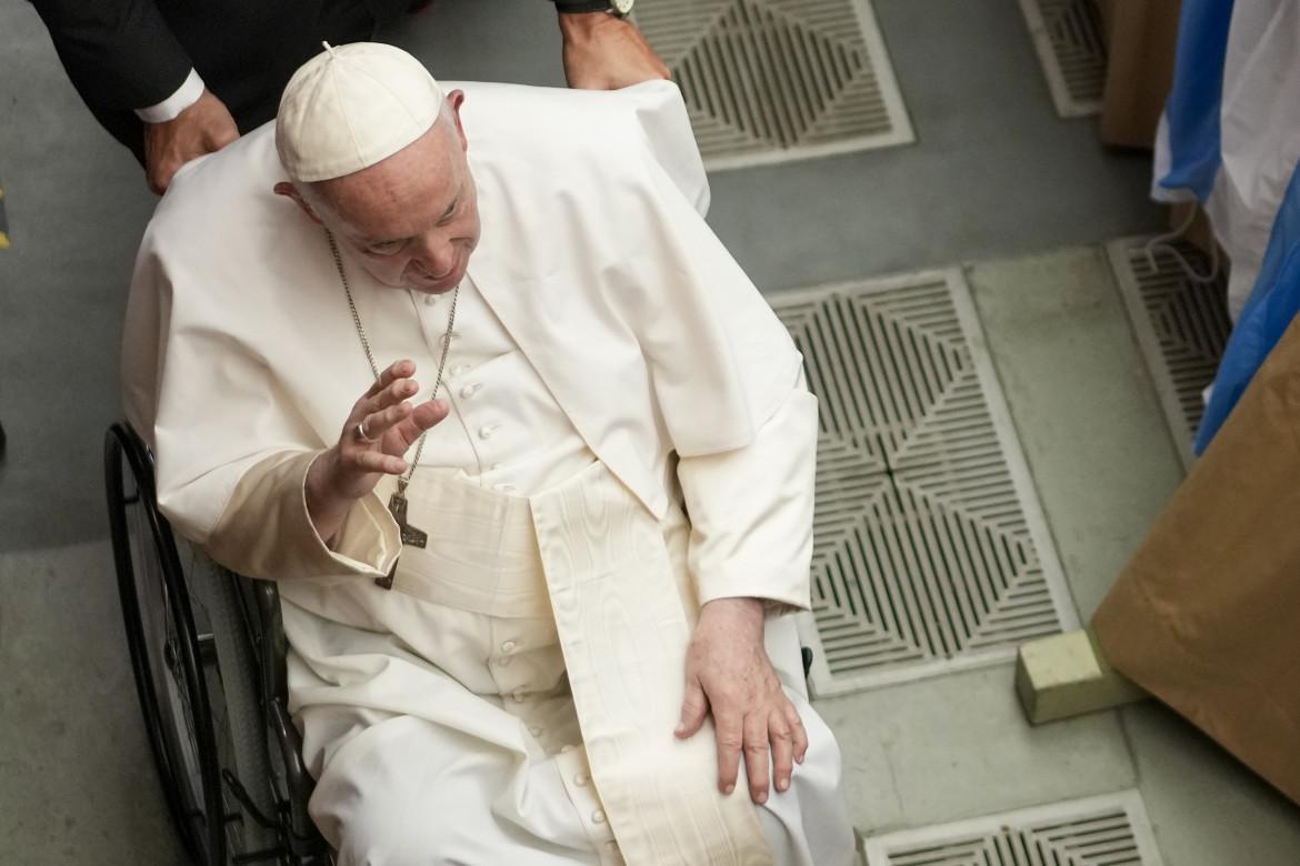 Papa Francesco: «Guerra totale» a rischio escalation atomica