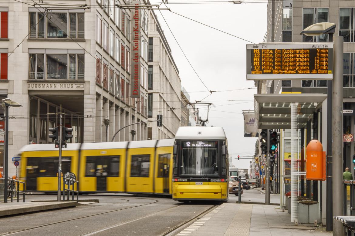Berlino accelera: 29 euro al mese per viaggiare sul trasporto pubblico