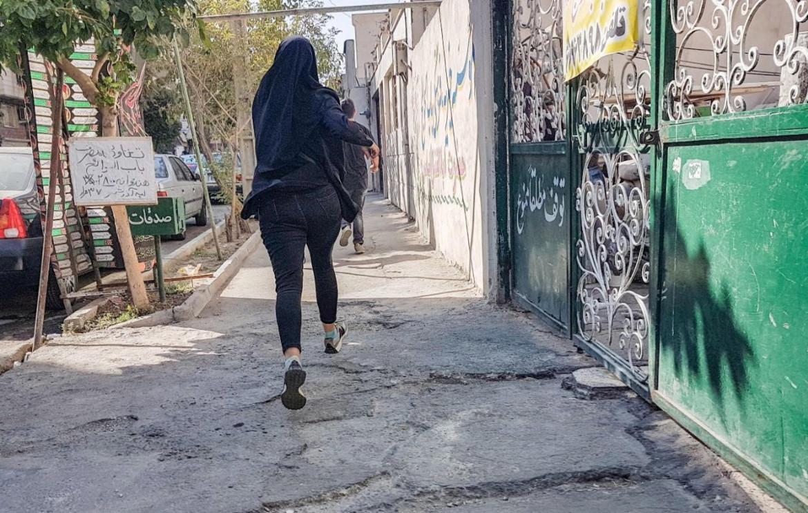 Il bastone e la carota: Teheran aumenta i soldati e gli stipendi