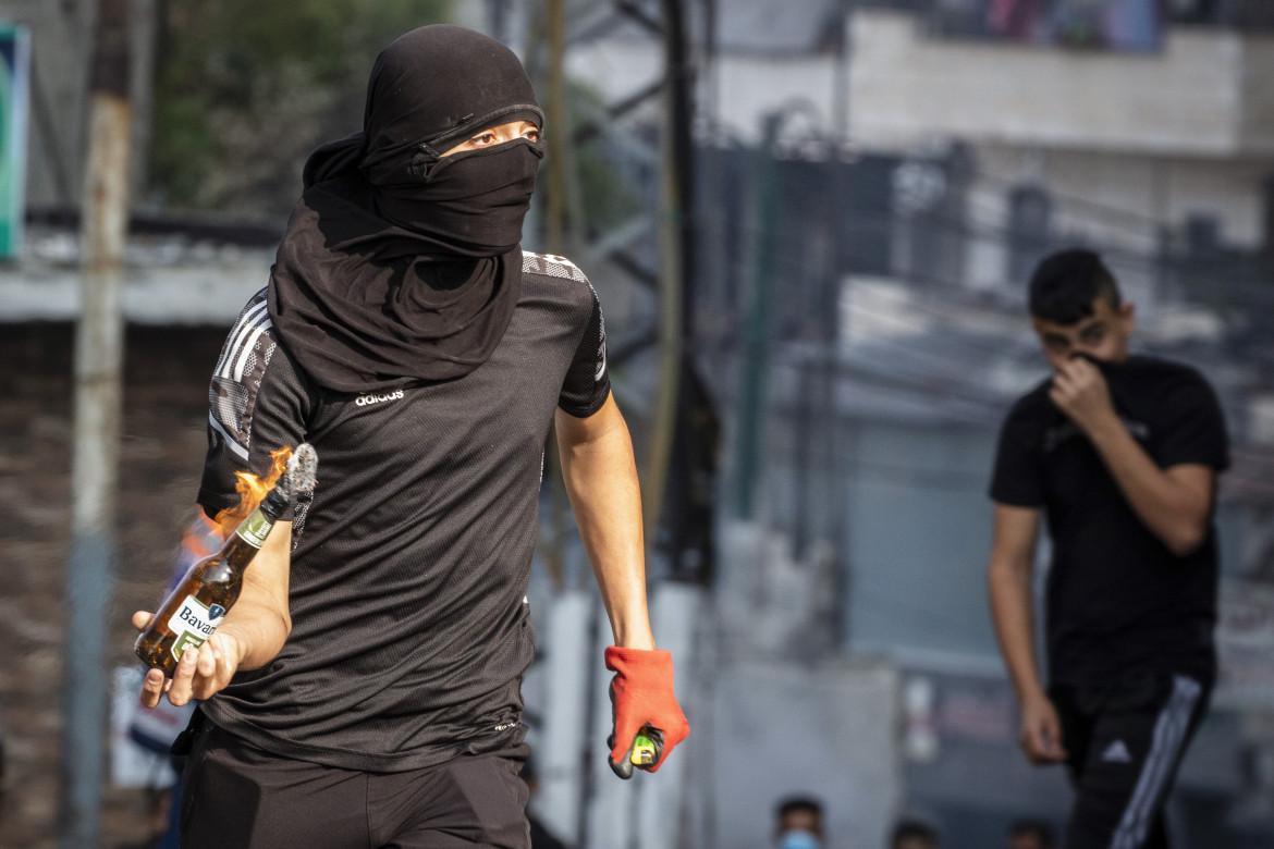 Notte di scontri a Gerusalemme. Oggi «venerdì della rabbia» in Palestina