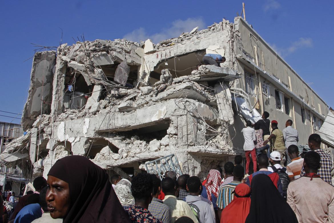 Attentato di al-Shabaab a Mogadiscio: 100 morti e 300 feriti