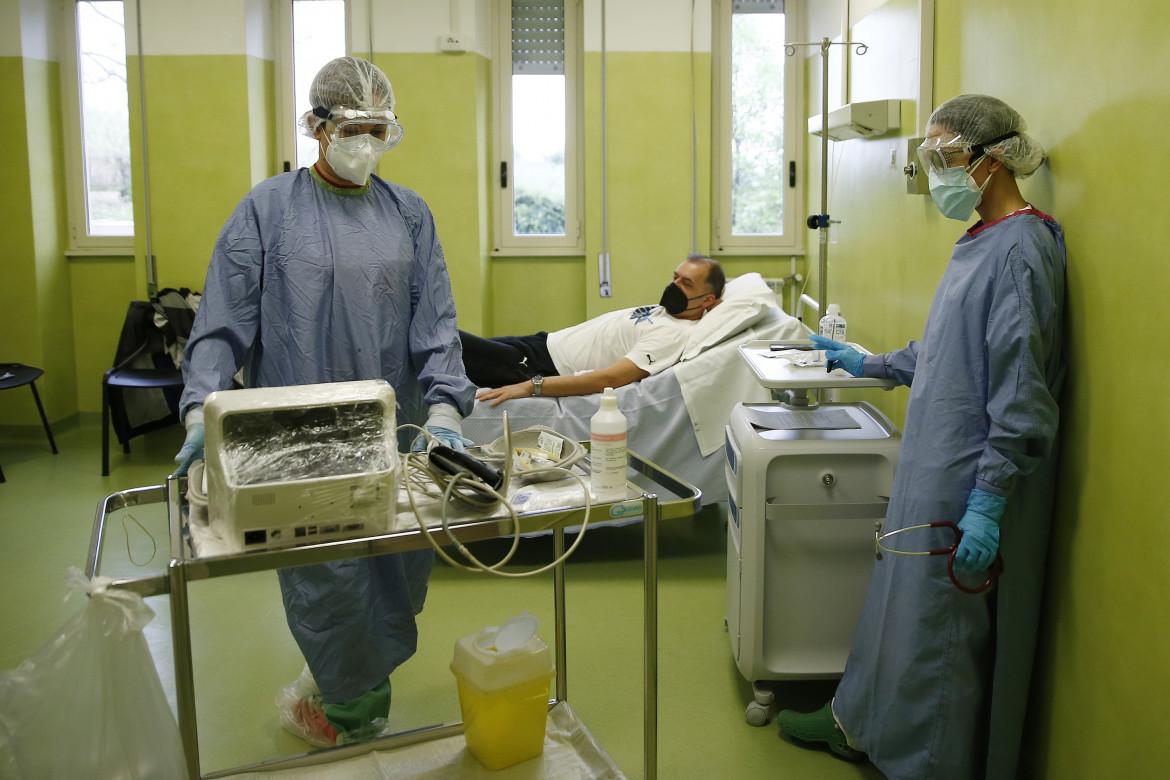 Medici in ospedale, foto LaPresse