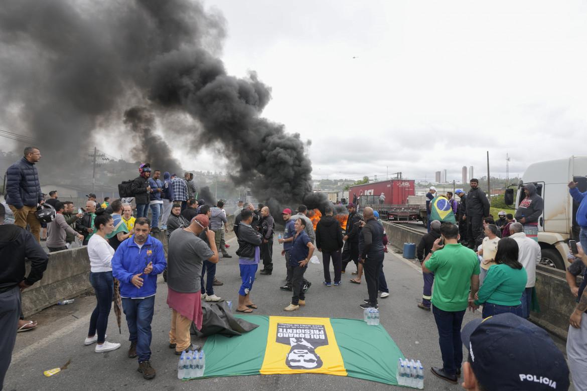 Blocco stradale pro-Bolsonaro fuori da Sao Paulo Ap/Andre Penner