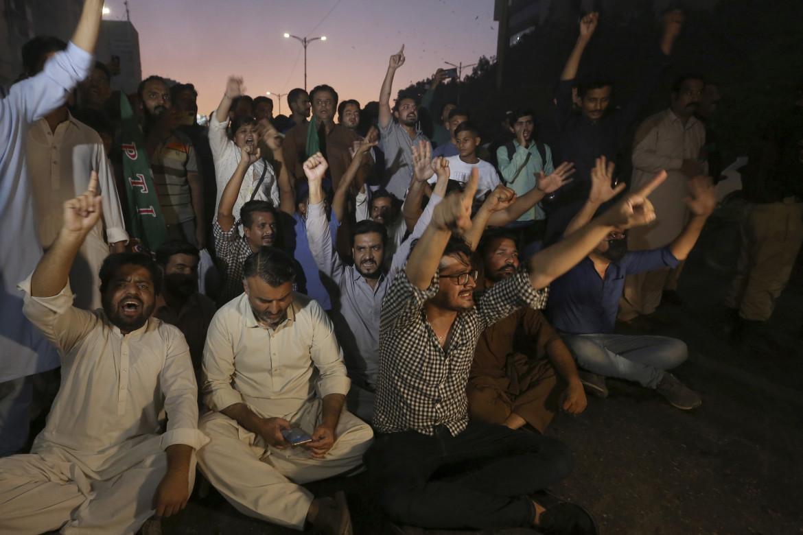 Pakistan, l’attentato contro Imran Khan infuoca la protesta