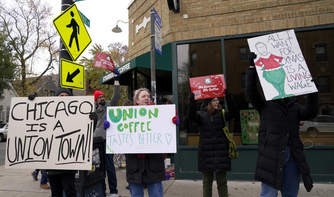 Starbucks, scioperi in 100 negozi: «Vogliamo sindacalizzarci»