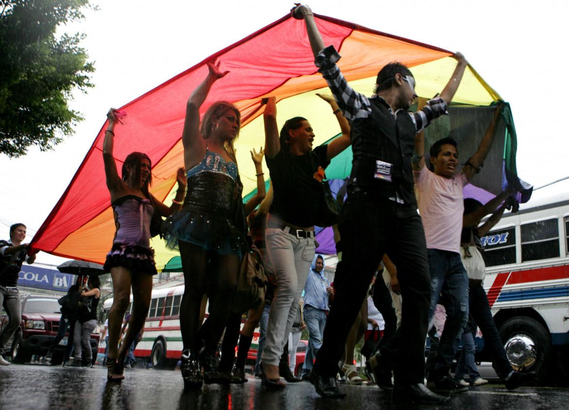 Durante un gay pride a San Salvador foto Ap
