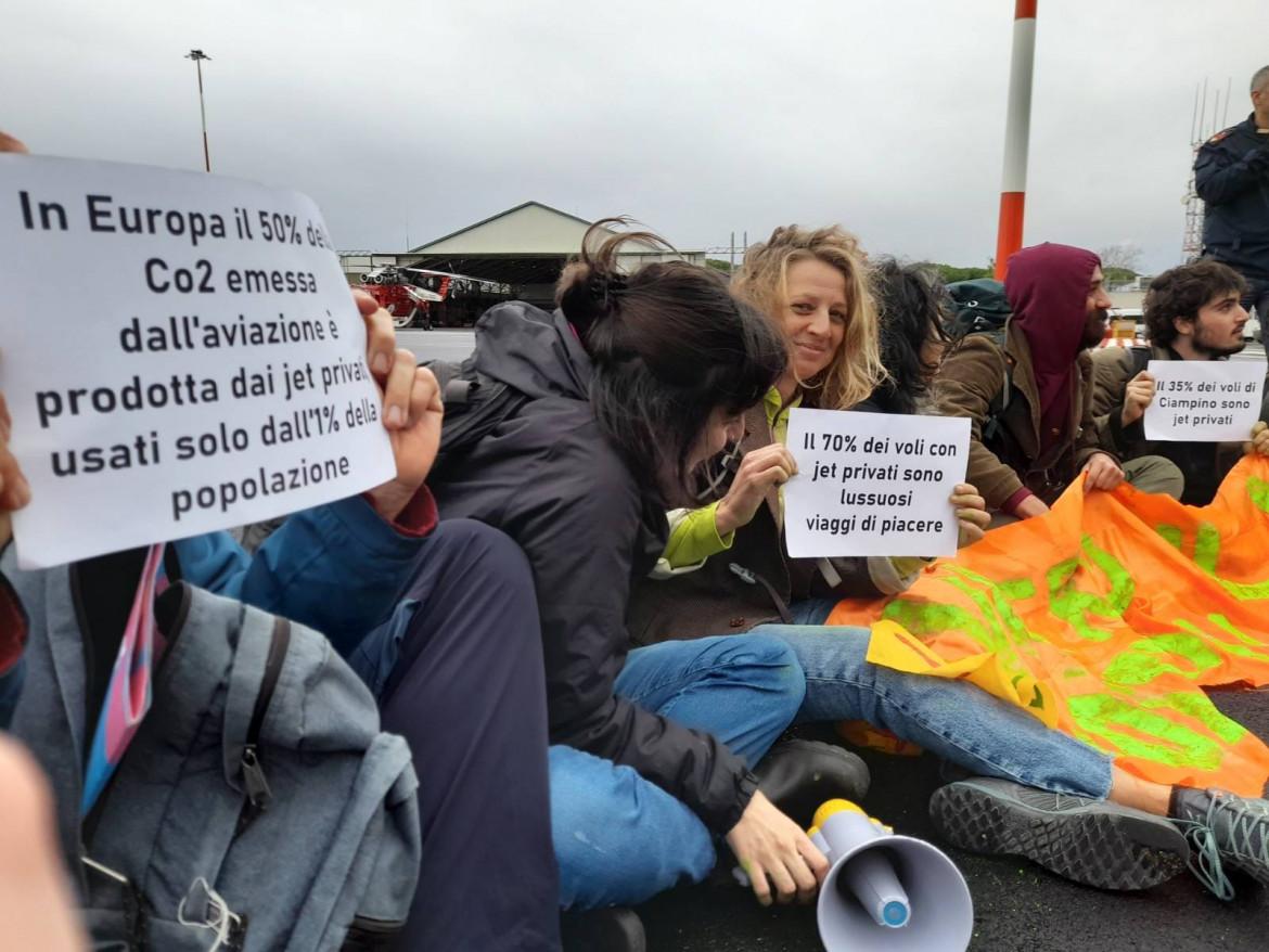La protesta a Ciampino foto di Giansandro Merli